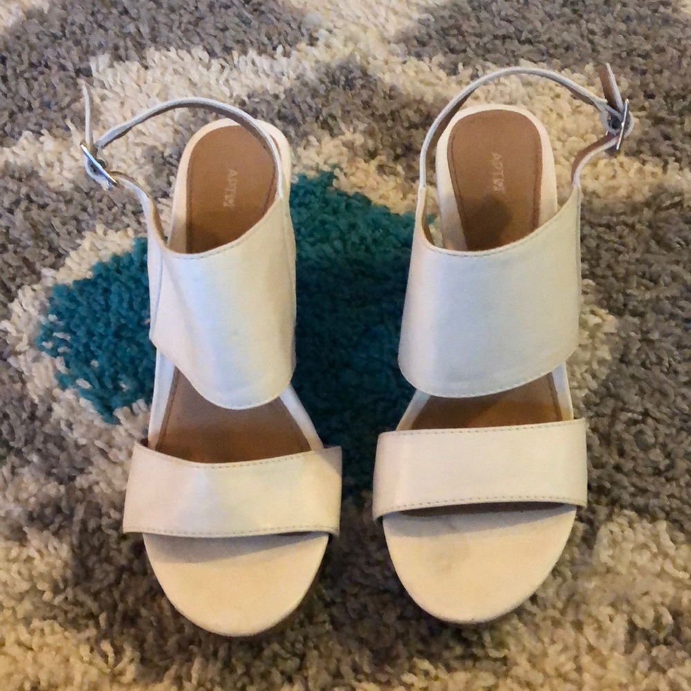 White cork wedges